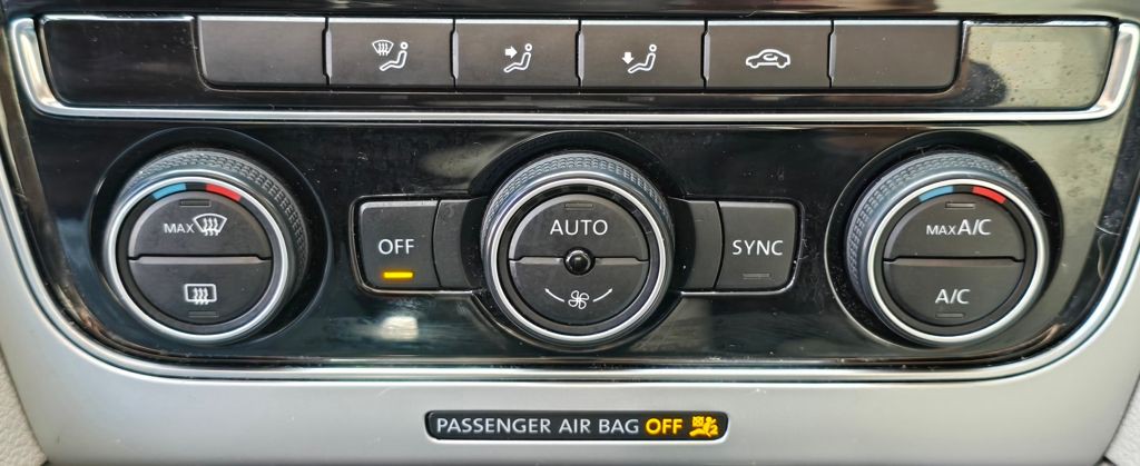 2017 Volkswagen Passat Image 31