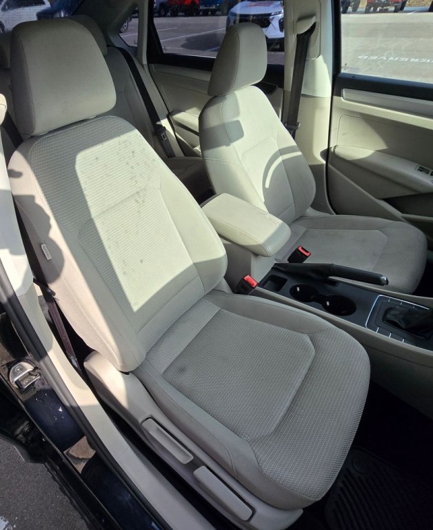 2017 Volkswagen Passat Image 39