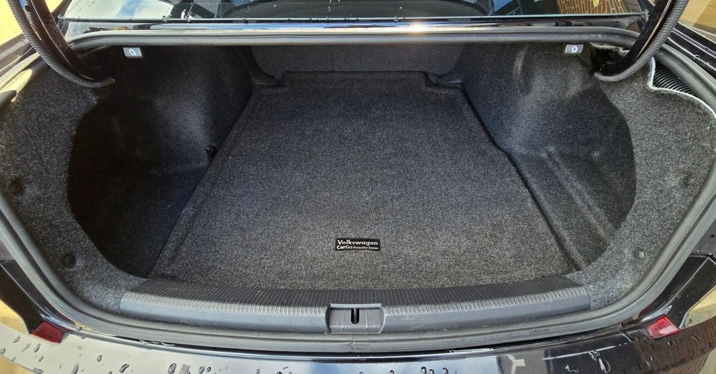 2017 Volkswagen Passat Image 43