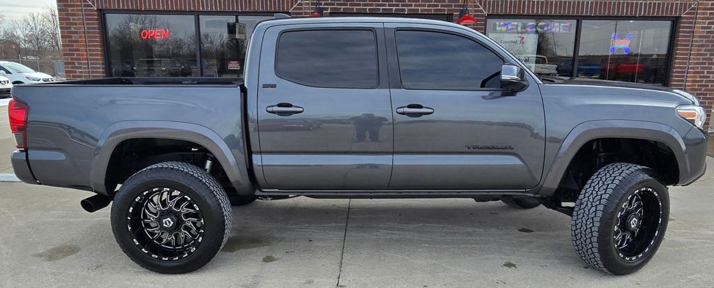 2021 Toyota Tacoma Image 5