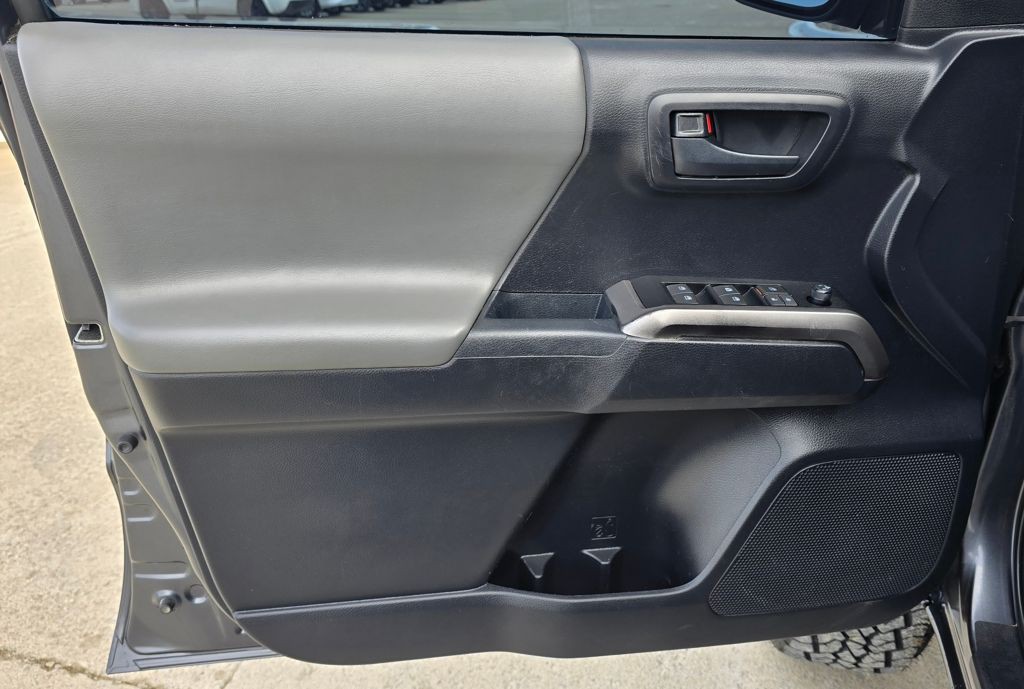 2021 Toyota Tacoma Image 18