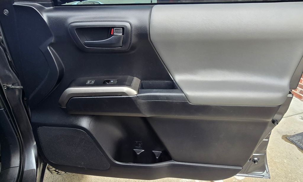 2021 Toyota Tacoma Image 38