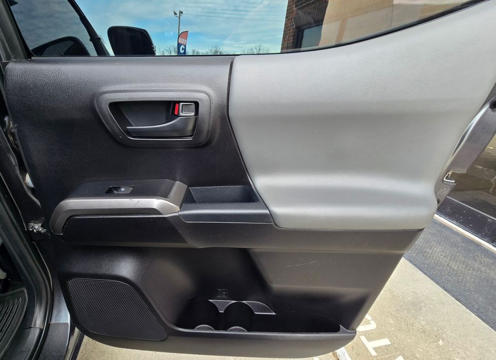 2021 Toyota Tacoma Image 41