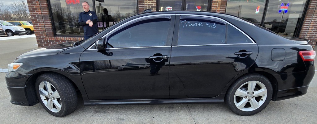 2011 Toyota Camry Image 2