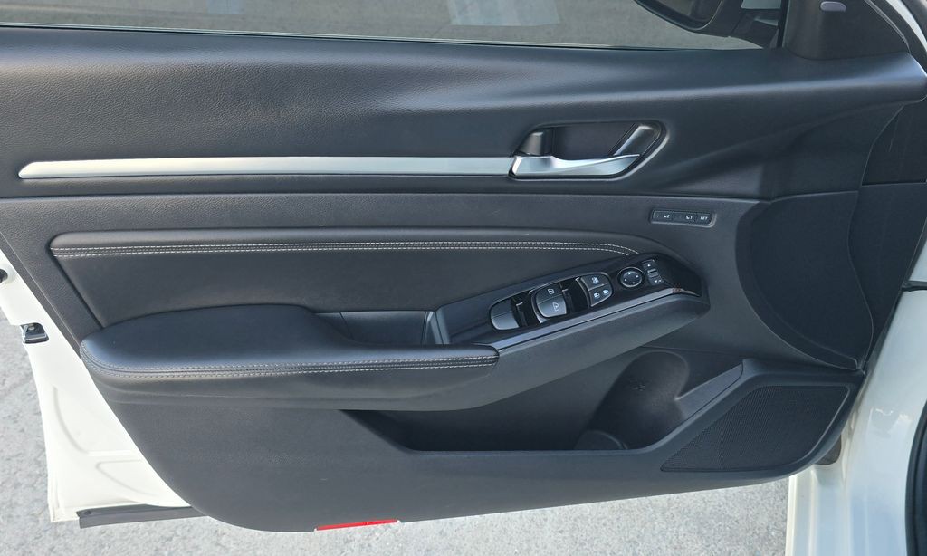 2020 Nissan Altima Image 16