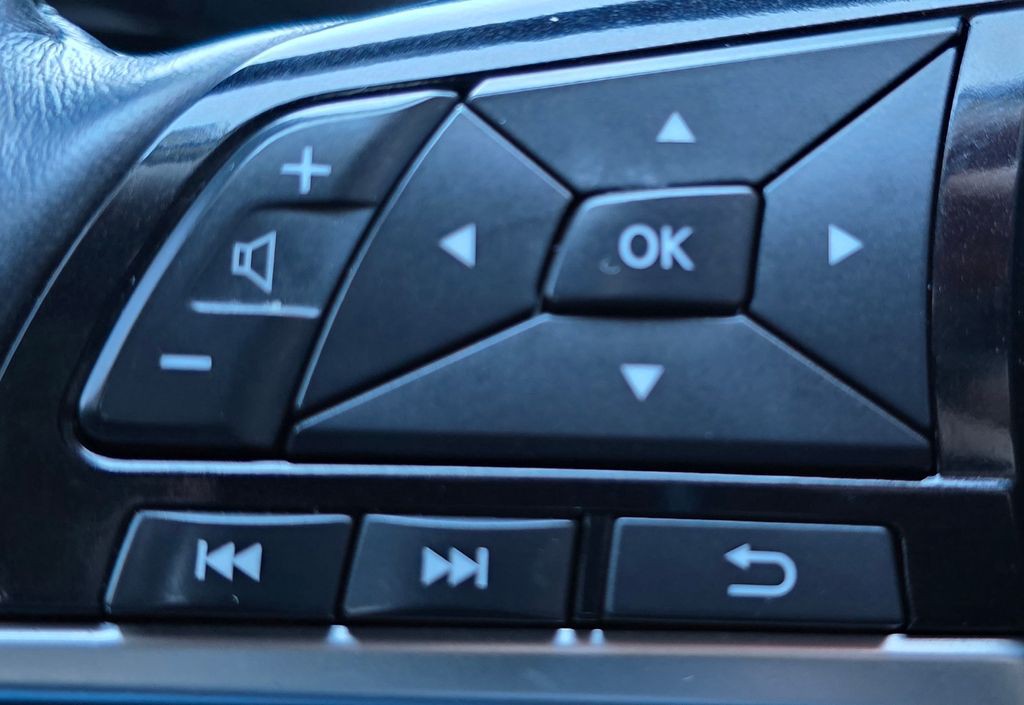 2020 Nissan Altima Image 24