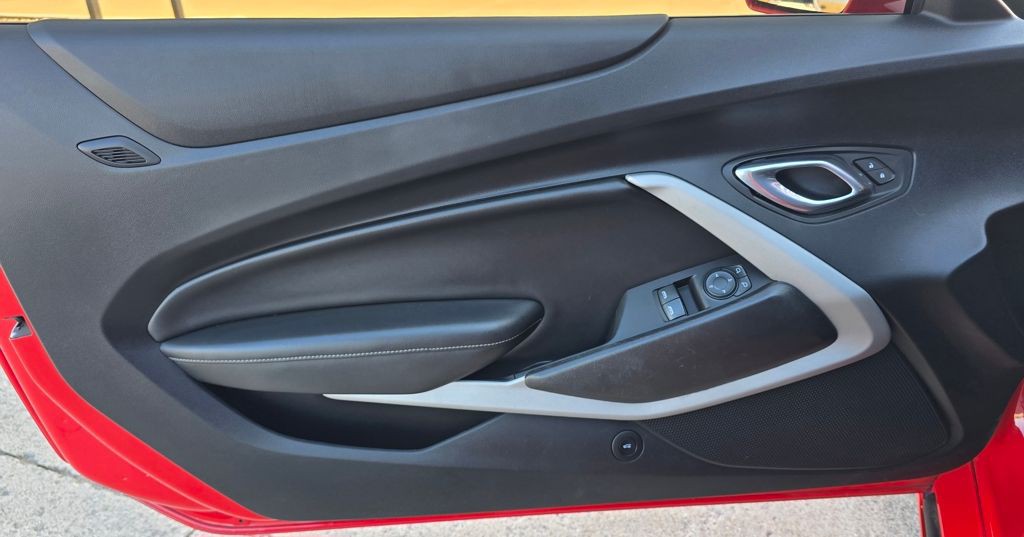 2019 Chevrolet Camaro Image 15