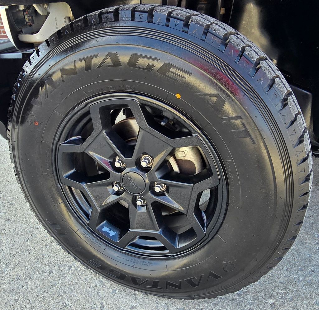 2015 Jeep Wrangler Image 13