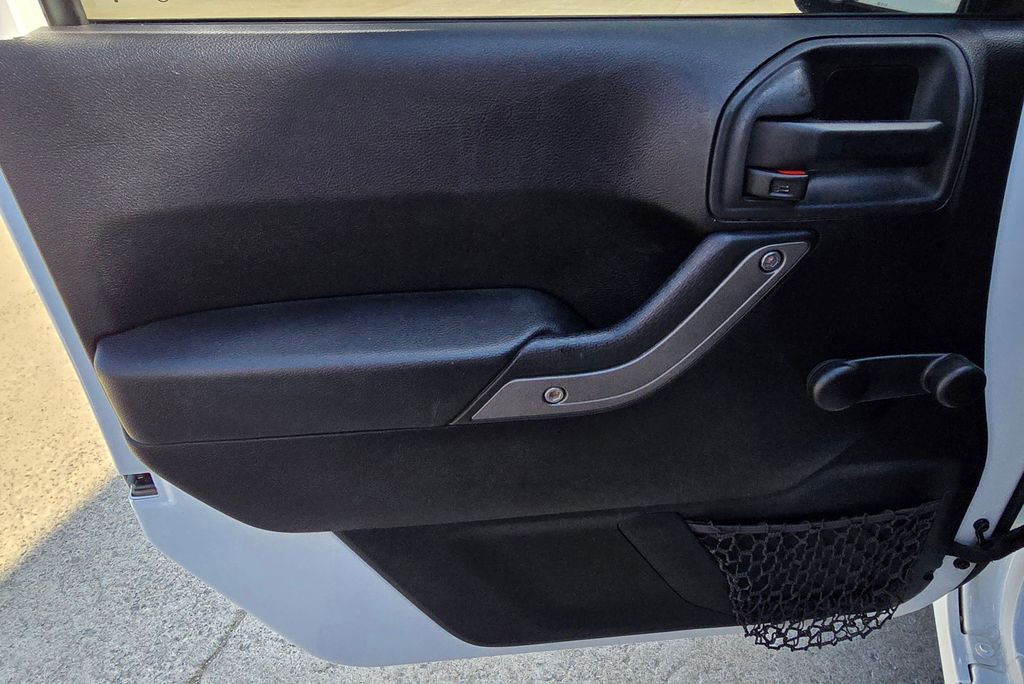 2015 Jeep Wrangler Image 14