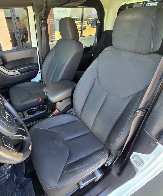 2015 Jeep Wrangler Image 16