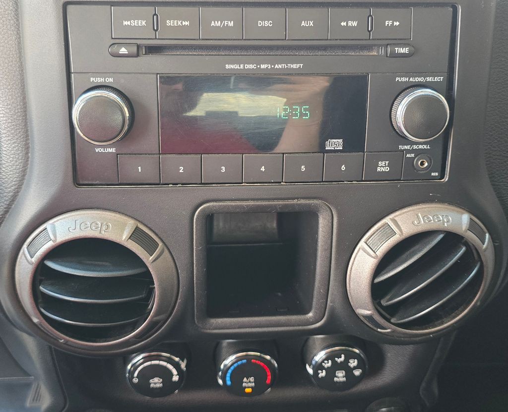 2015 Jeep Wrangler Image 21