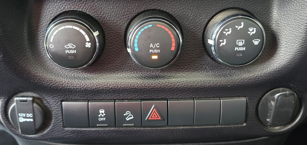 2015 Jeep Wrangler Image 22