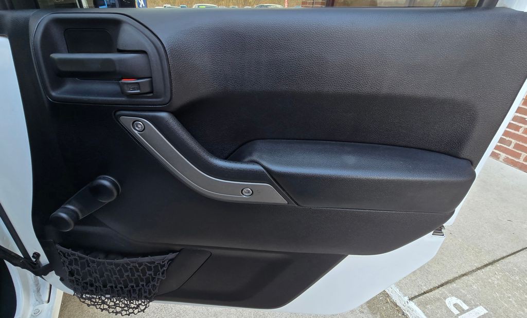 2015 Jeep Wrangler Image 28