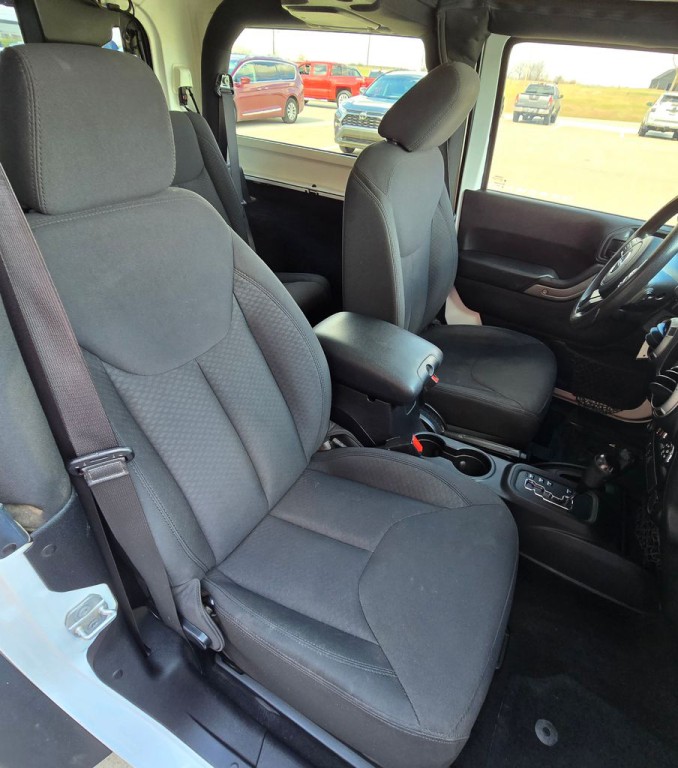 2015 Jeep Wrangler Image 30