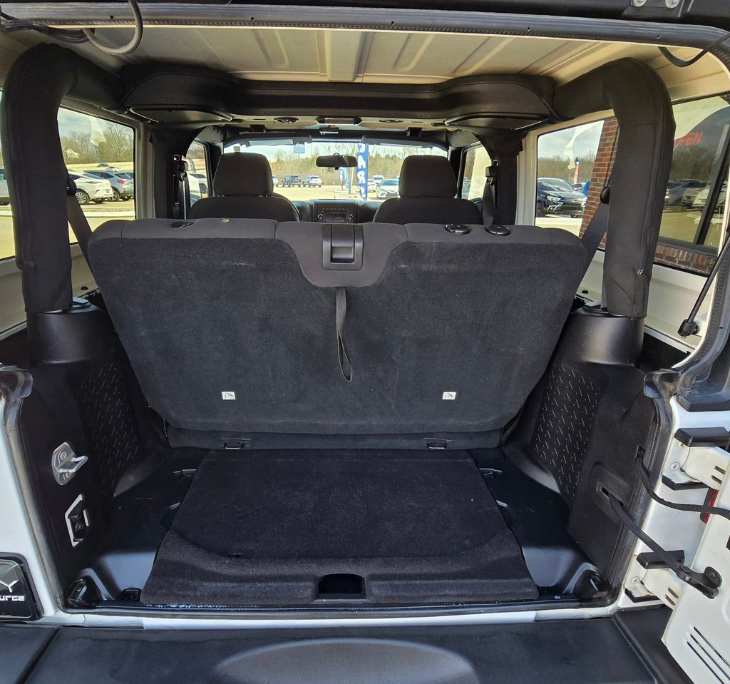 2015 Jeep Wrangler Image 33
