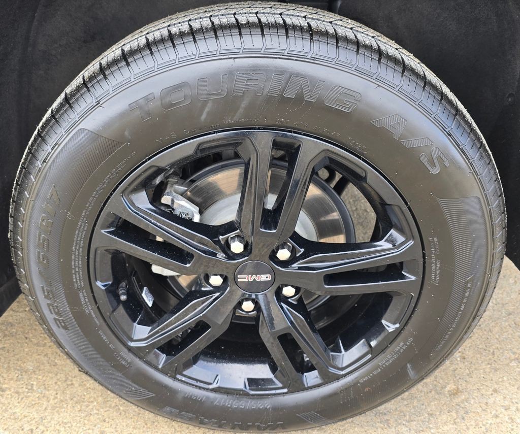 2023 GMC Terrain Image 12