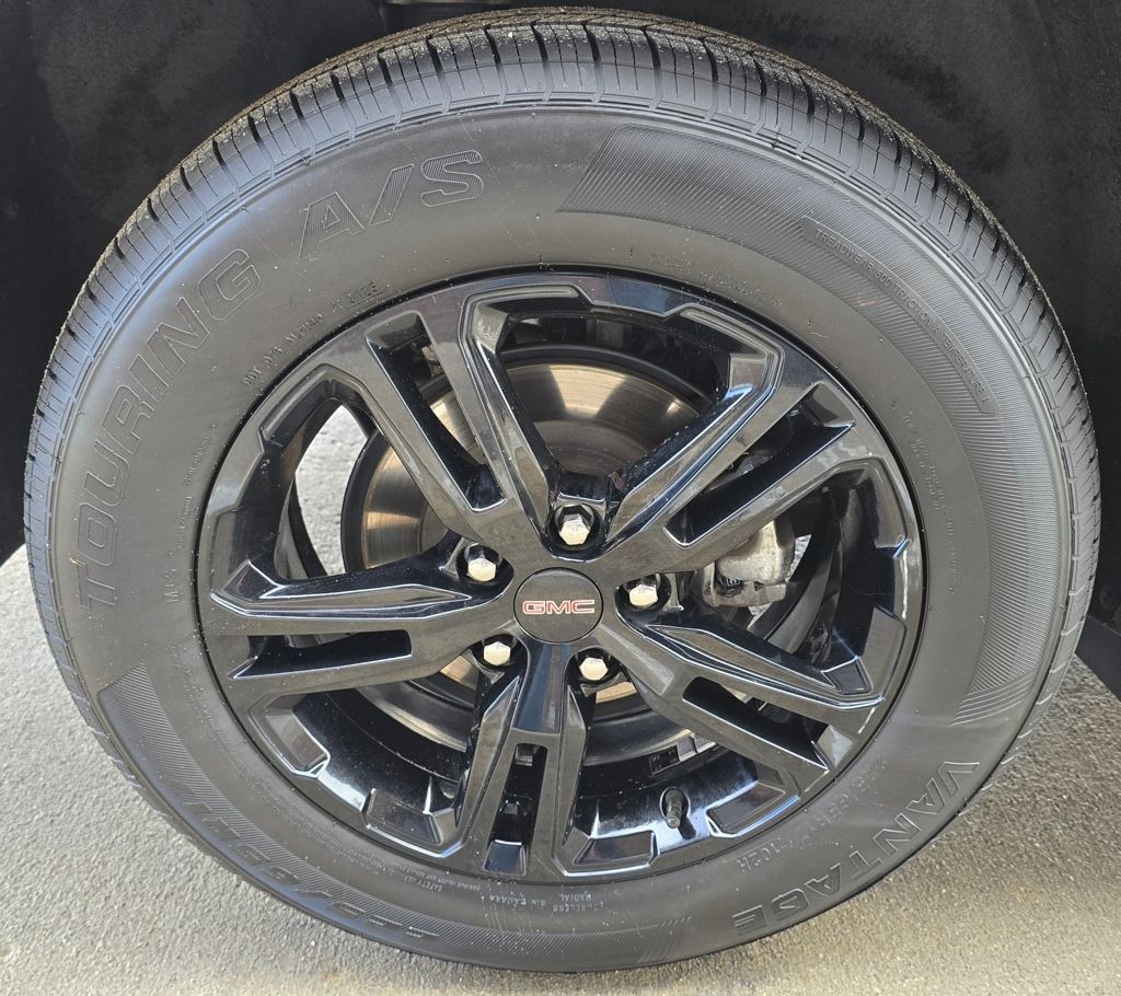 2023 GMC Terrain Image 13