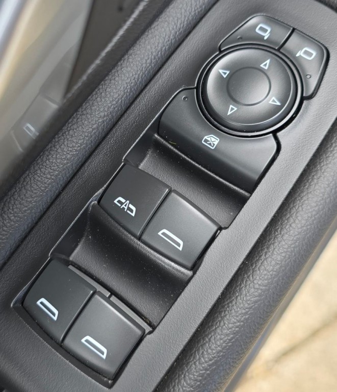 2023 GMC Terrain Image 16