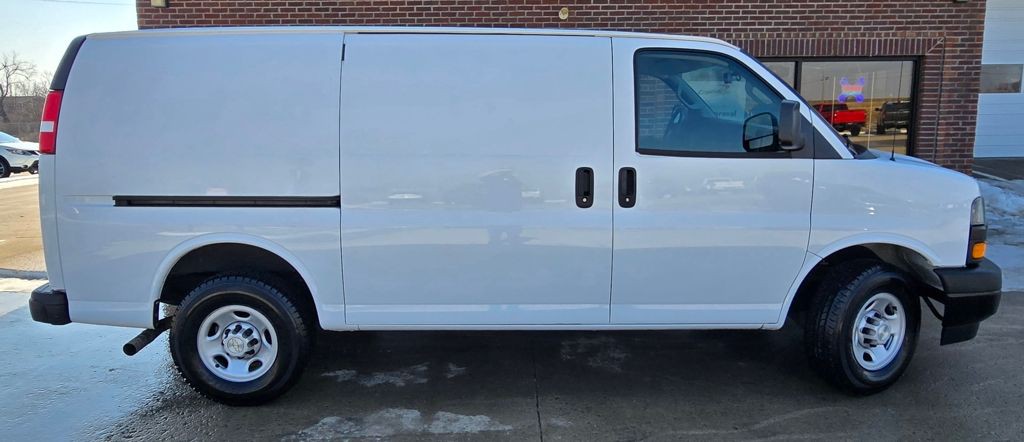 2022 Chevrolet Express Image 5