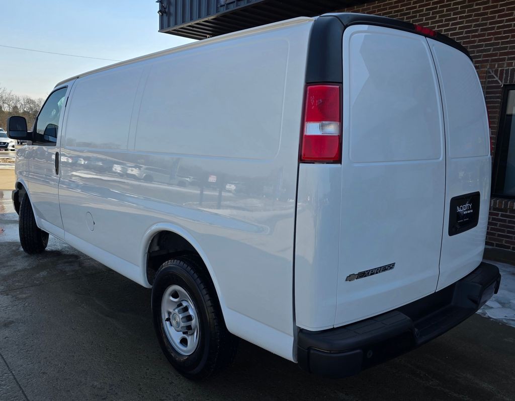 2022 Chevrolet Express Image 6