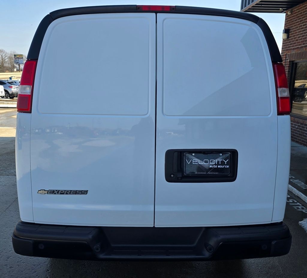 2022 Chevrolet Express Image 8
