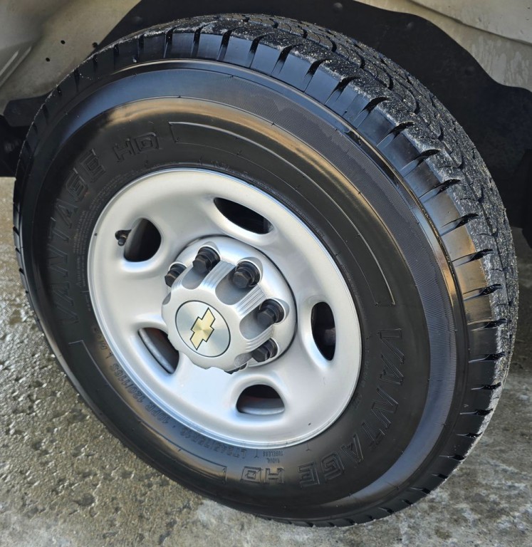 2022 Chevrolet Express Image 10