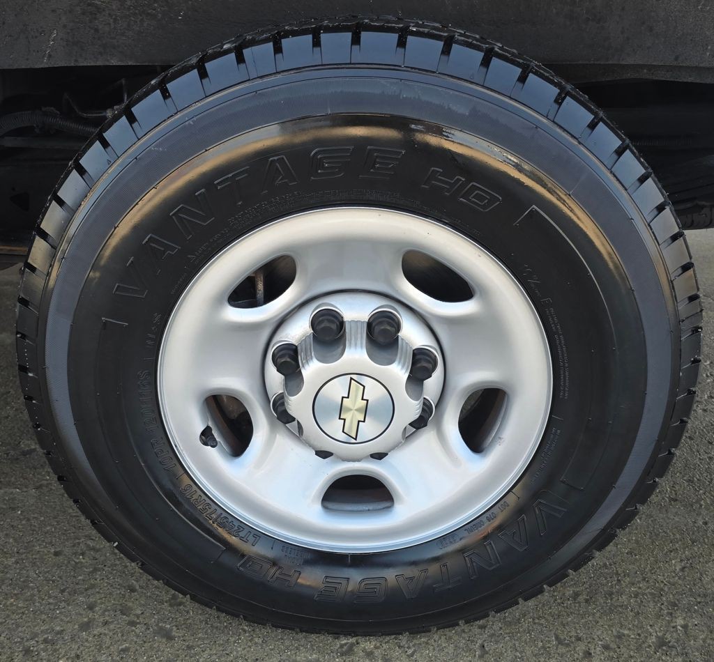 2022 Chevrolet Express Image 11