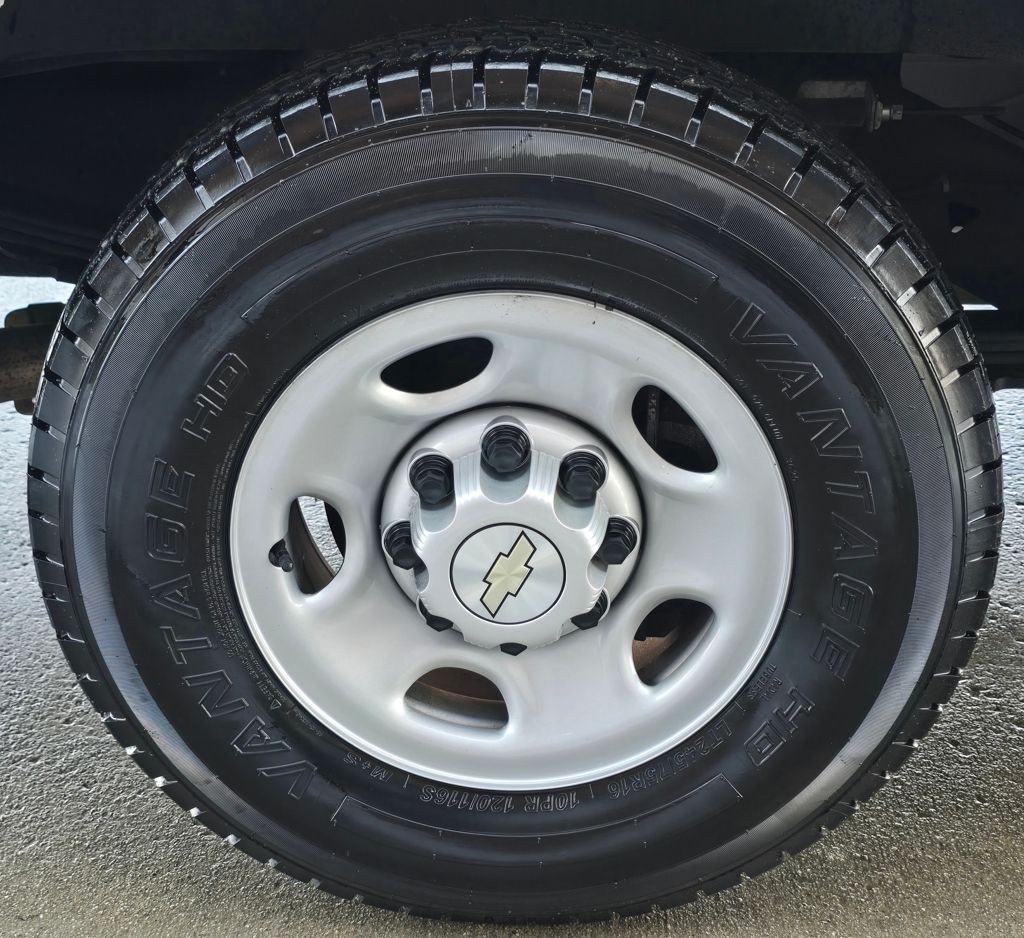 2022 Chevrolet Express Image 12