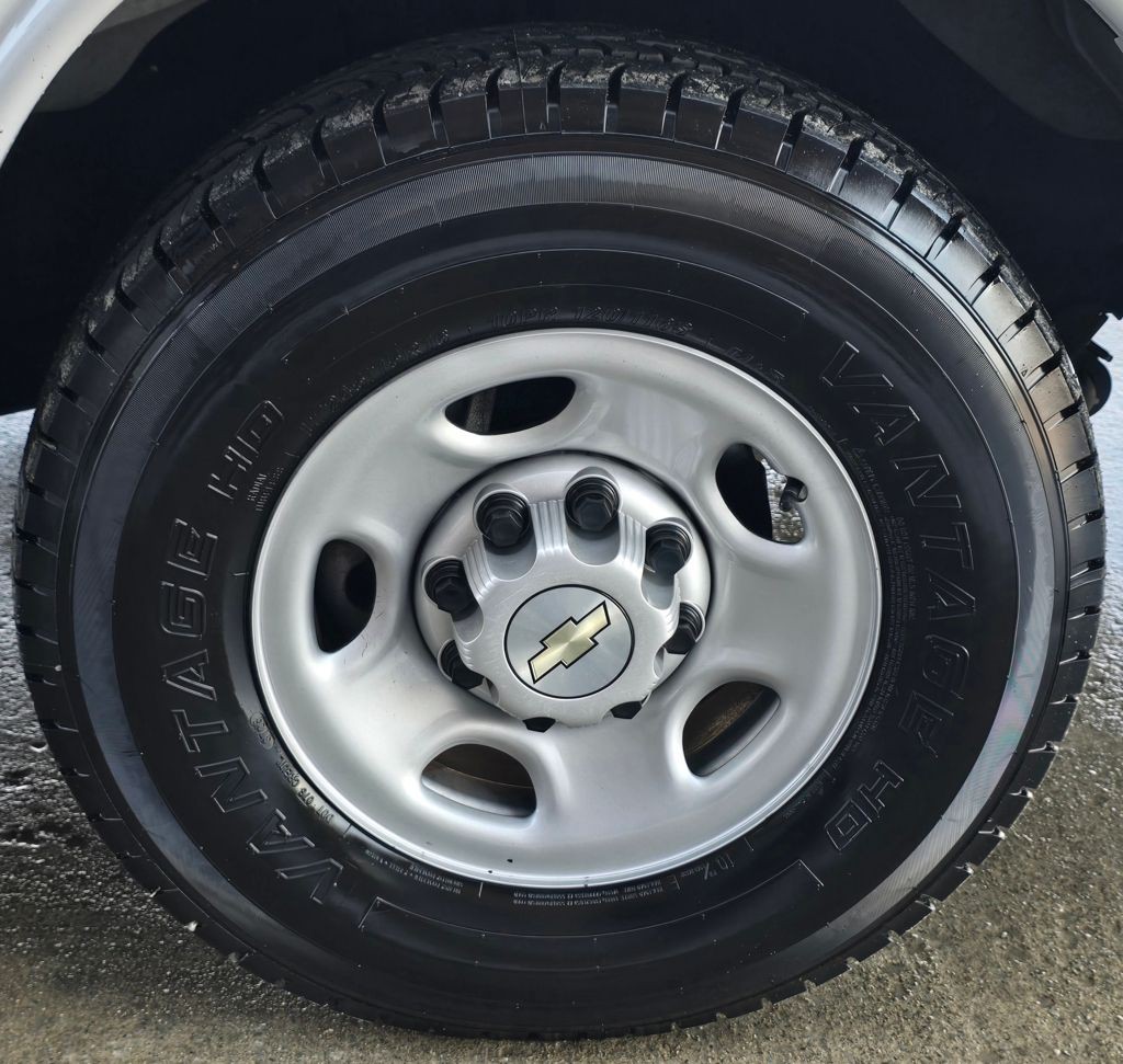 2022 Chevrolet Express Image 13