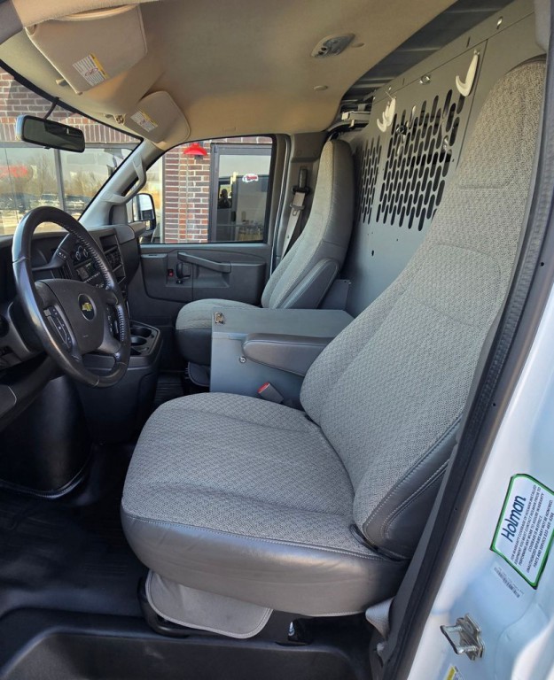 2022 Chevrolet Express Image 16