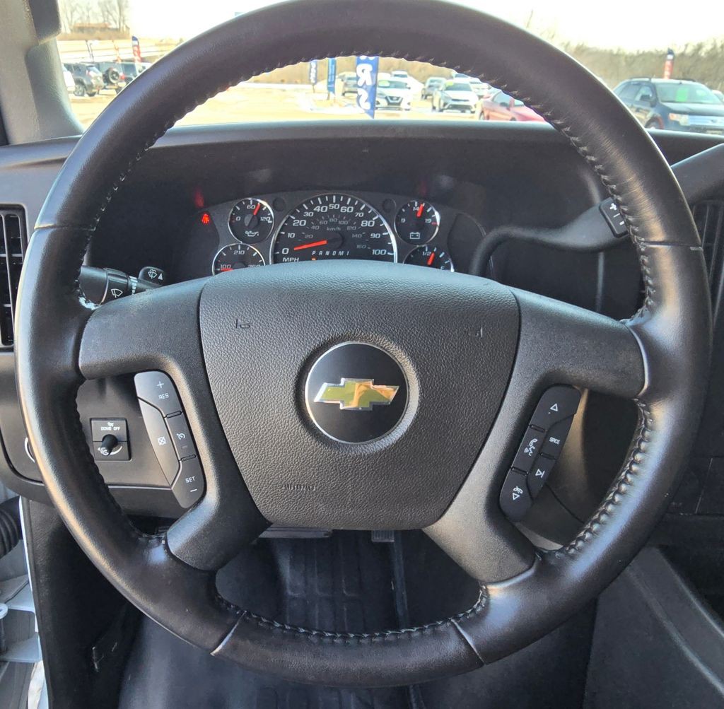 2022 Chevrolet Express Image 21