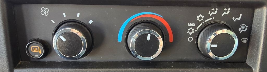 2022 Chevrolet Express Image 24