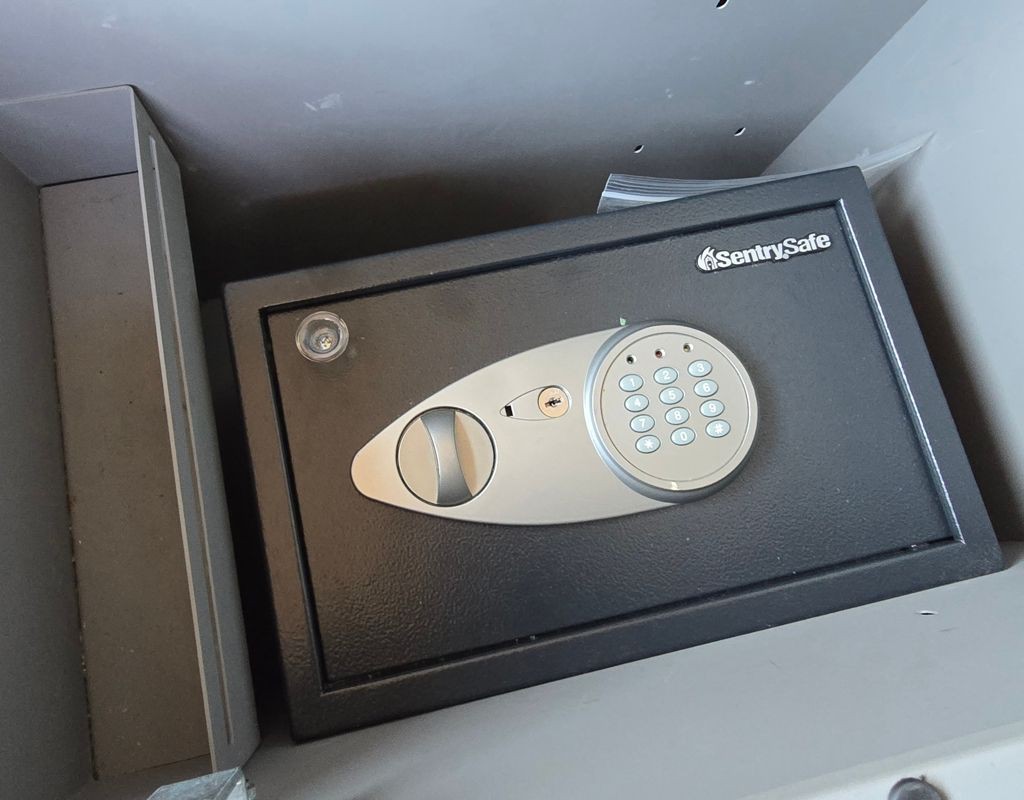 2022 Chevrolet Express Image 27