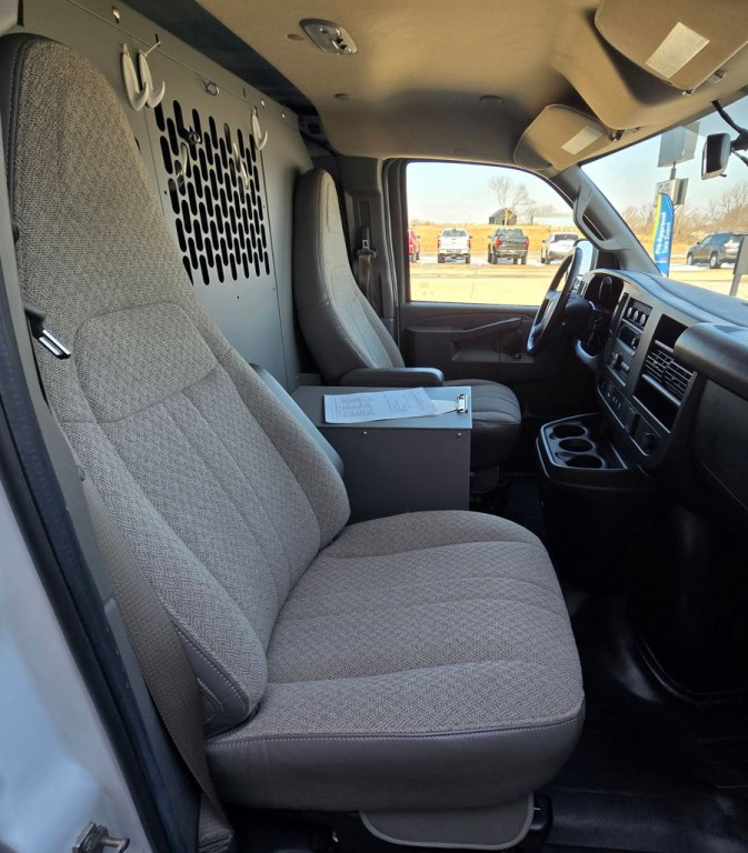 2022 Chevrolet Express Image 30