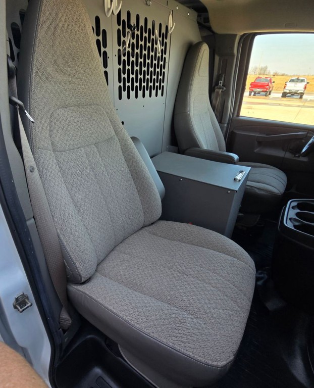 2022 Chevrolet Express Image 32