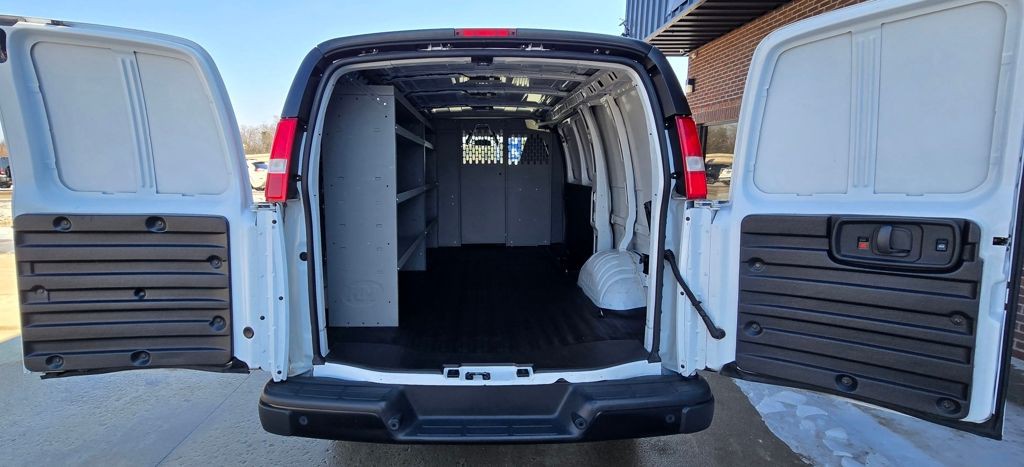 2022 Chevrolet Express Image 36