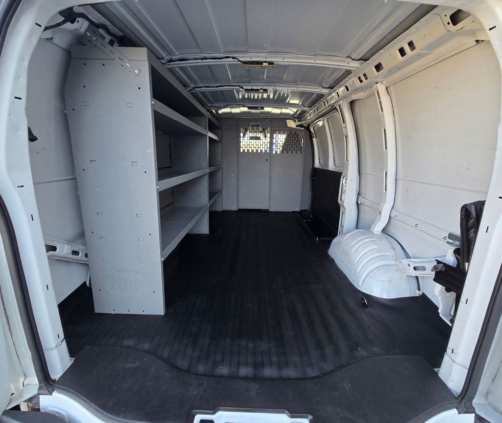 2022 Chevrolet Express Image 37