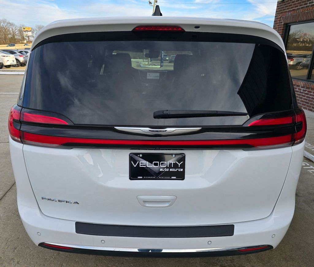 2024 Chrysler Pacifica Image 8