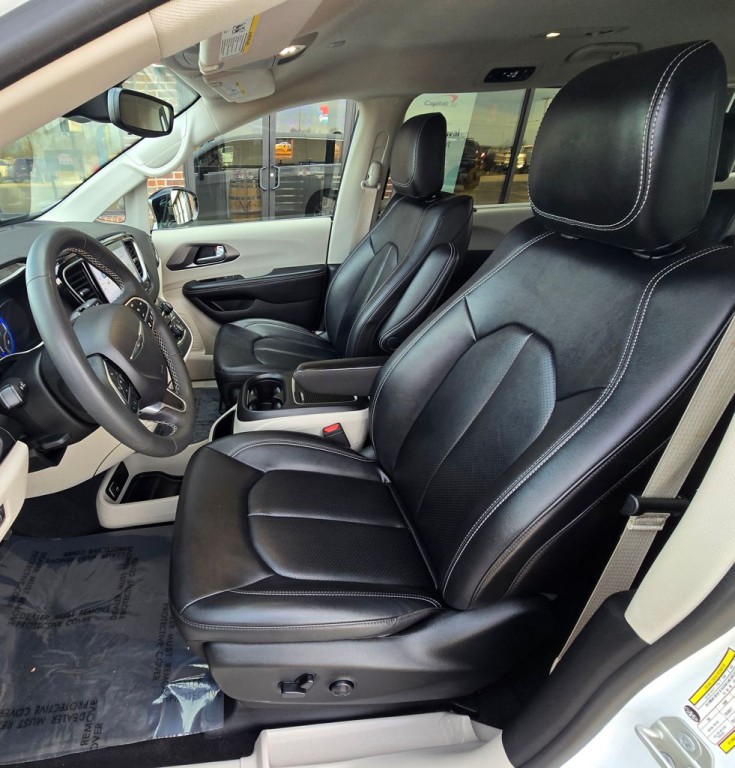 2024 Chrysler Pacifica Image 17