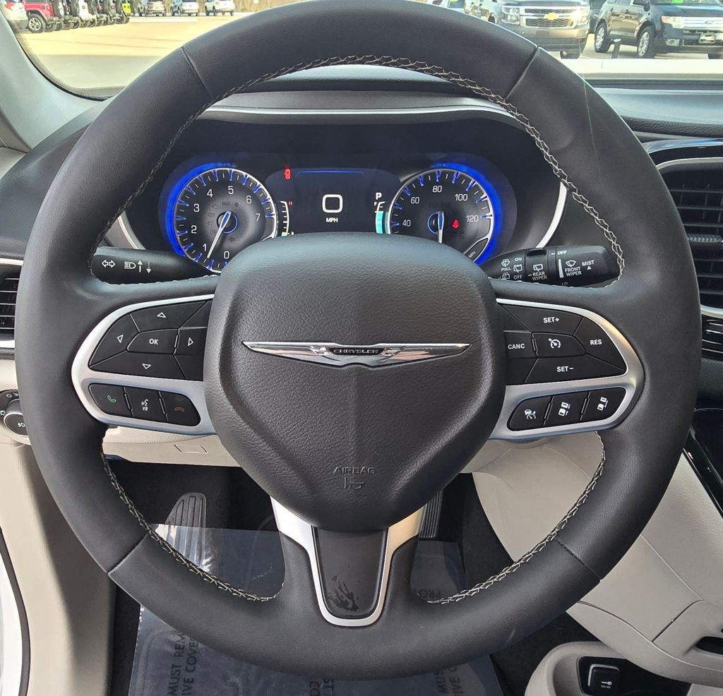 2024 Chrysler Pacifica Image 21