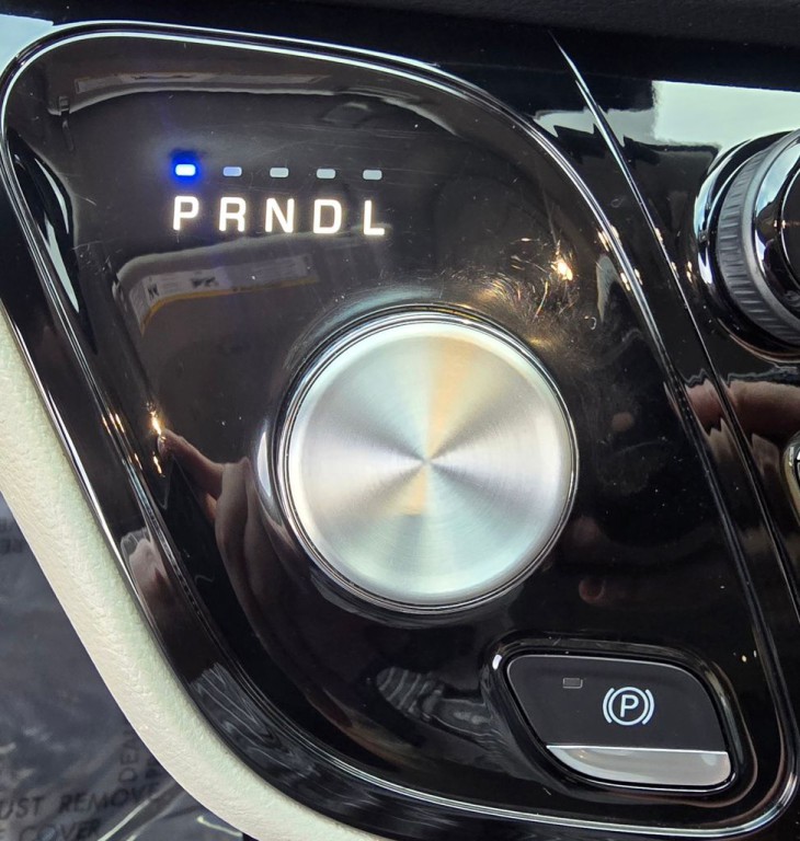 2024 Chrysler Pacifica Image 30