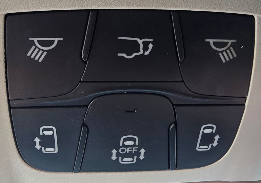 2024 Chrysler Pacifica Image 33