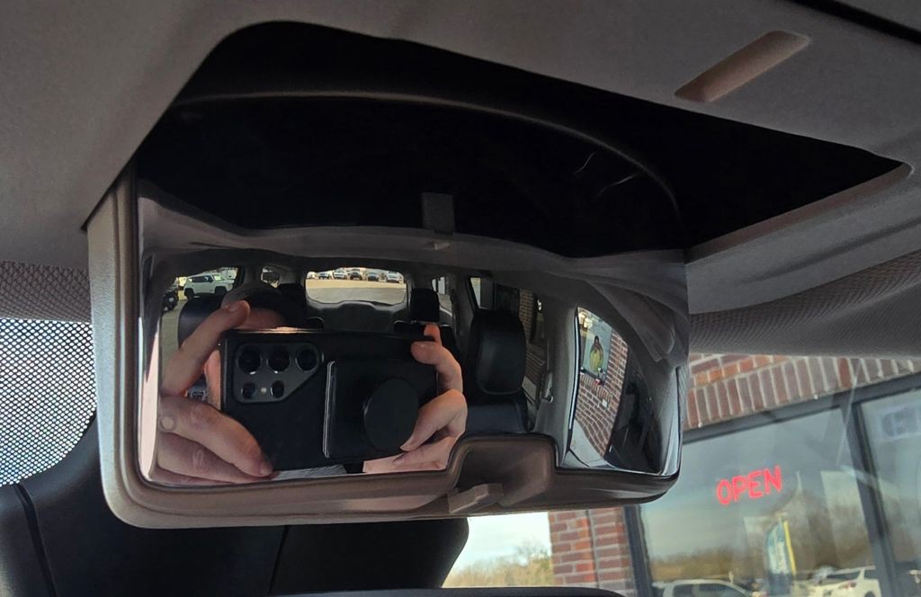 2024 Chrysler Pacifica Image 34