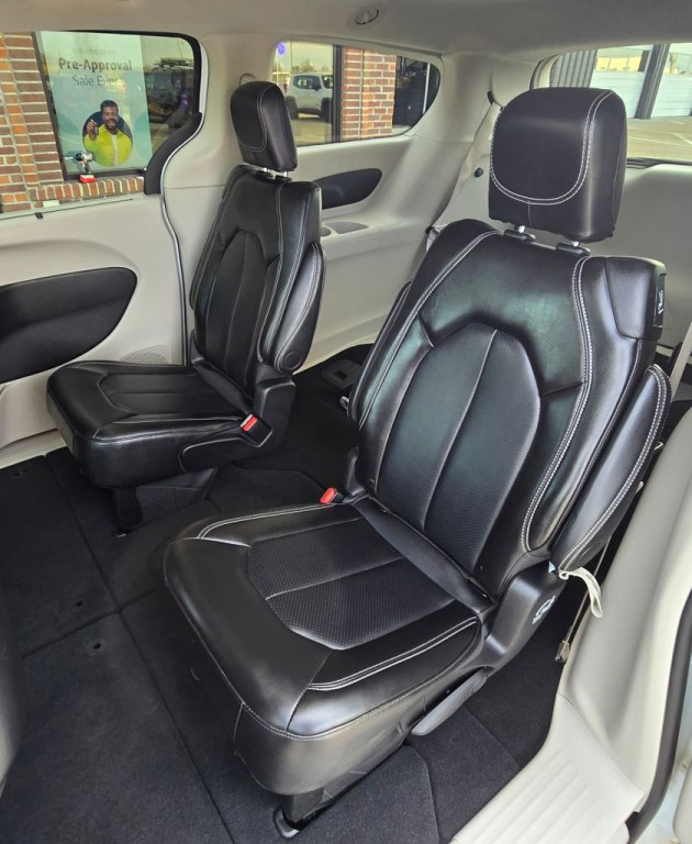 2024 Chrysler Pacifica Image 36