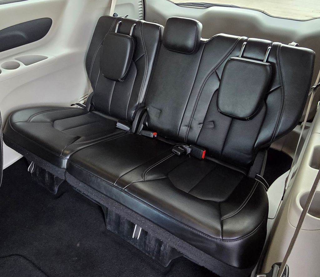 2024 Chrysler Pacifica Image 41