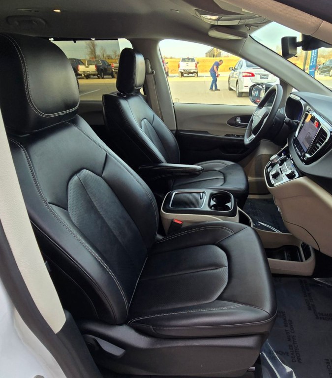 2024 Chrysler Pacifica Image 43