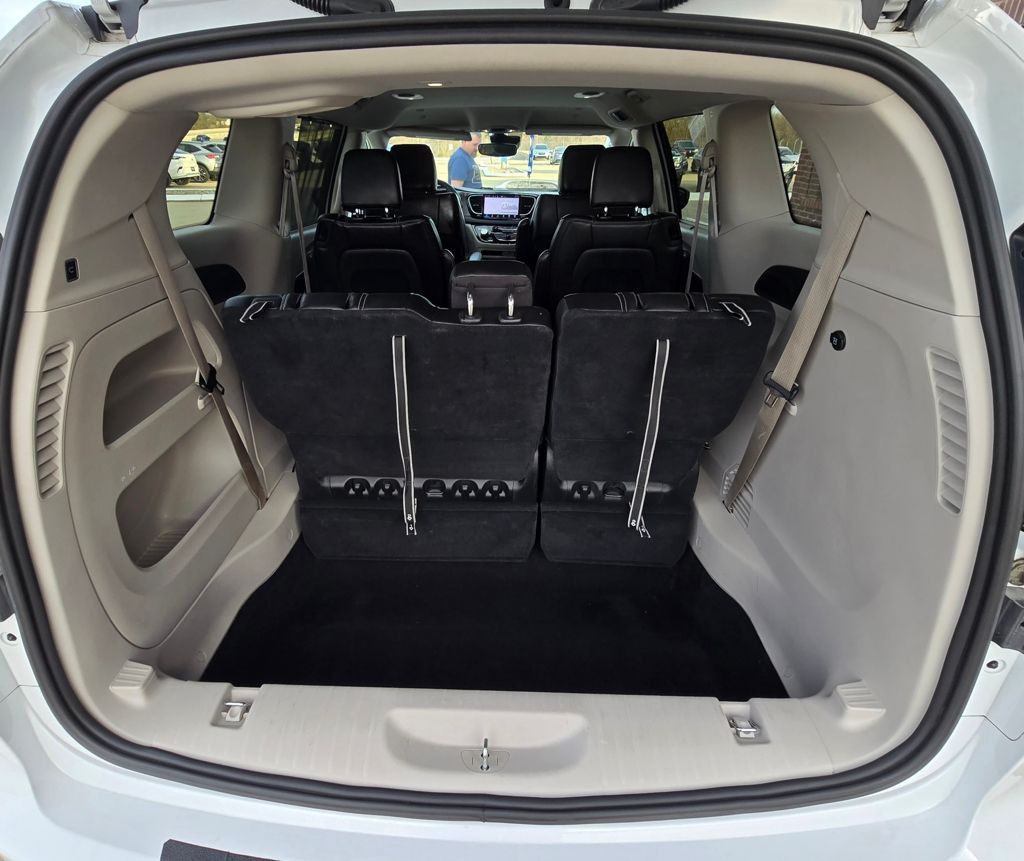 2024 Chrysler Pacifica Image 48