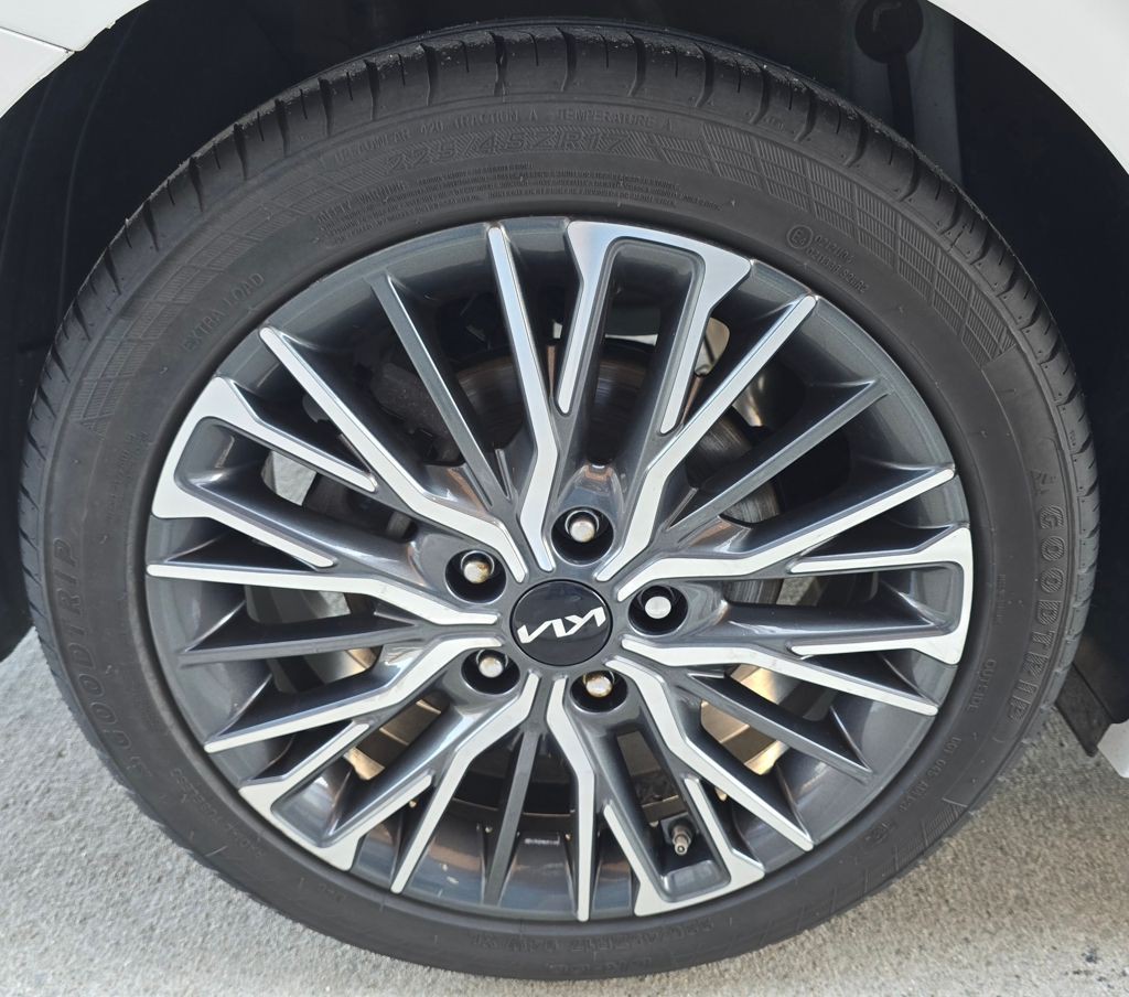 2023 Kia Forte Image 13