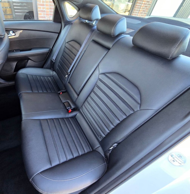 2023 Kia Forte Image 38