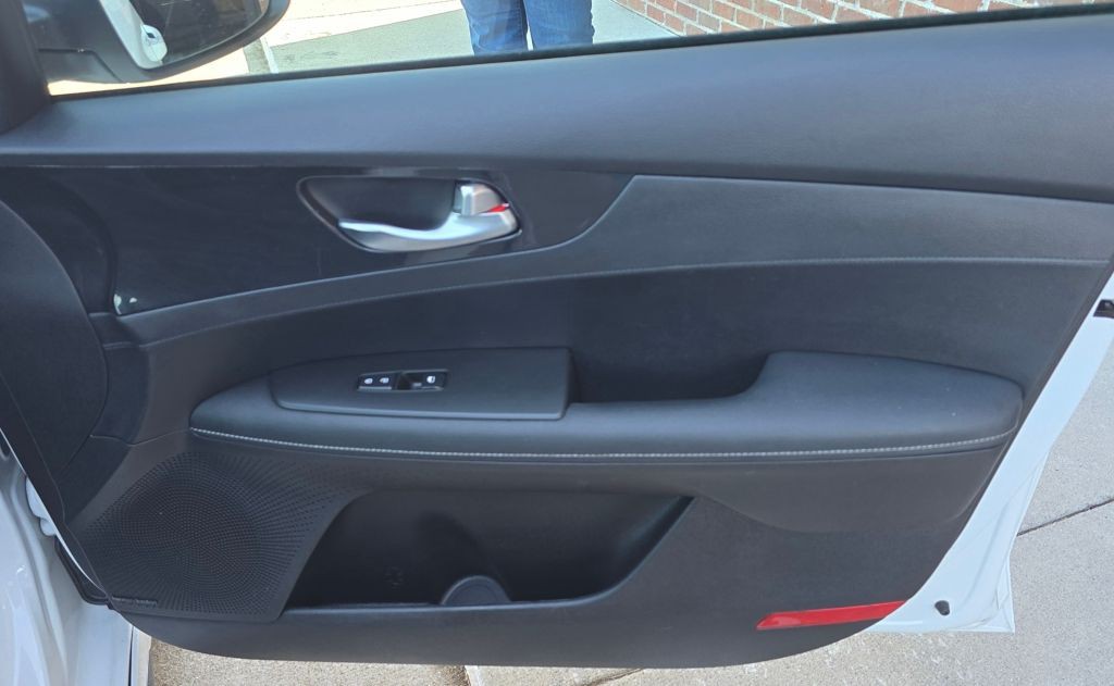 2023 Kia Forte Image 40